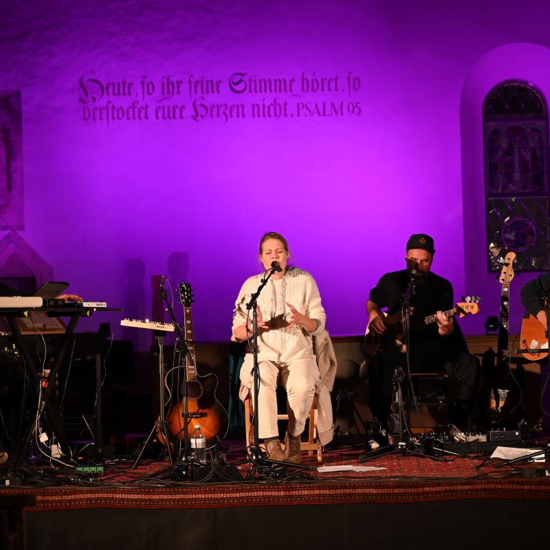 Jaël Acoustic in der reformierten Kirche Zweisimmen